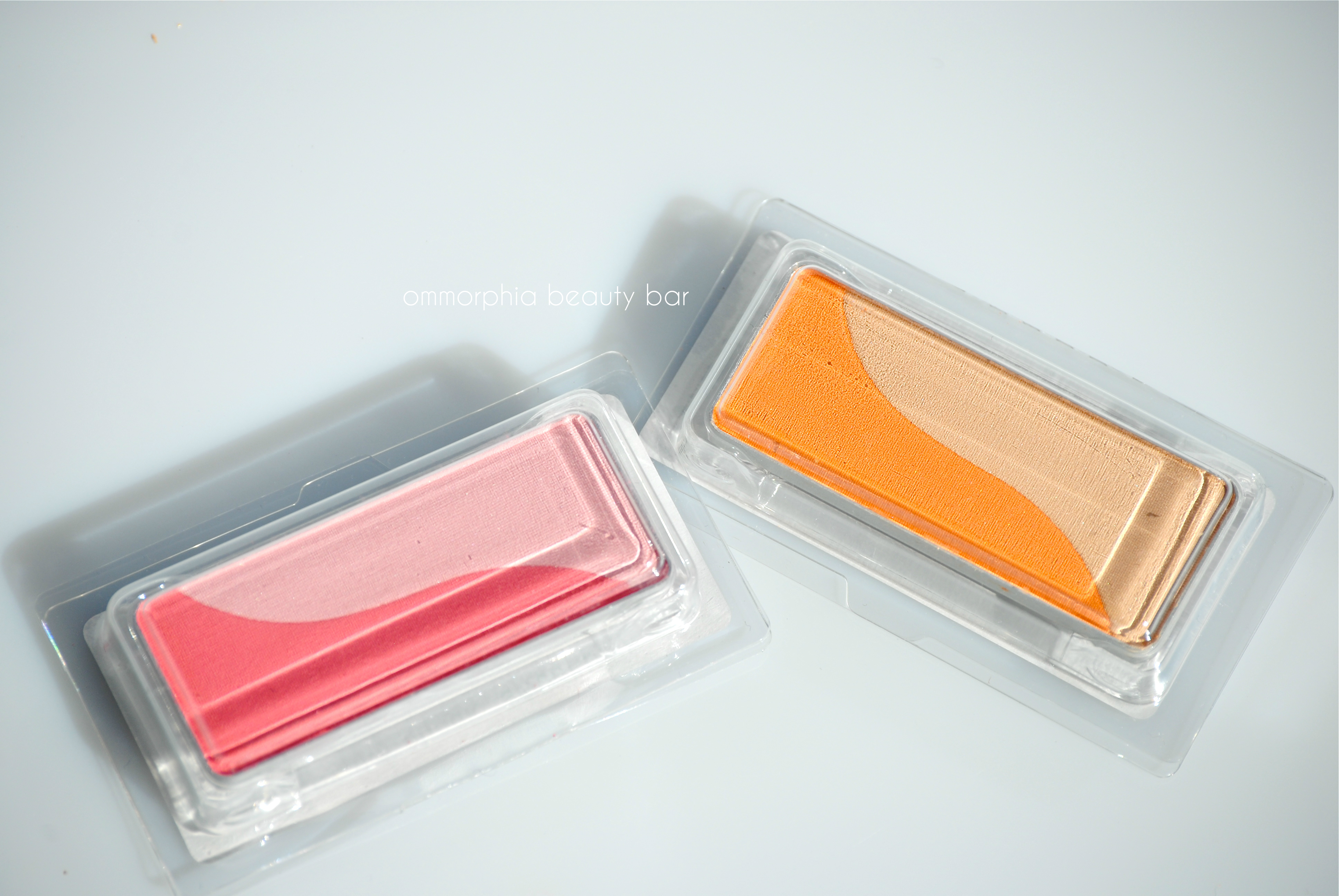 shu uemura Duo-Color Cheeks packaged