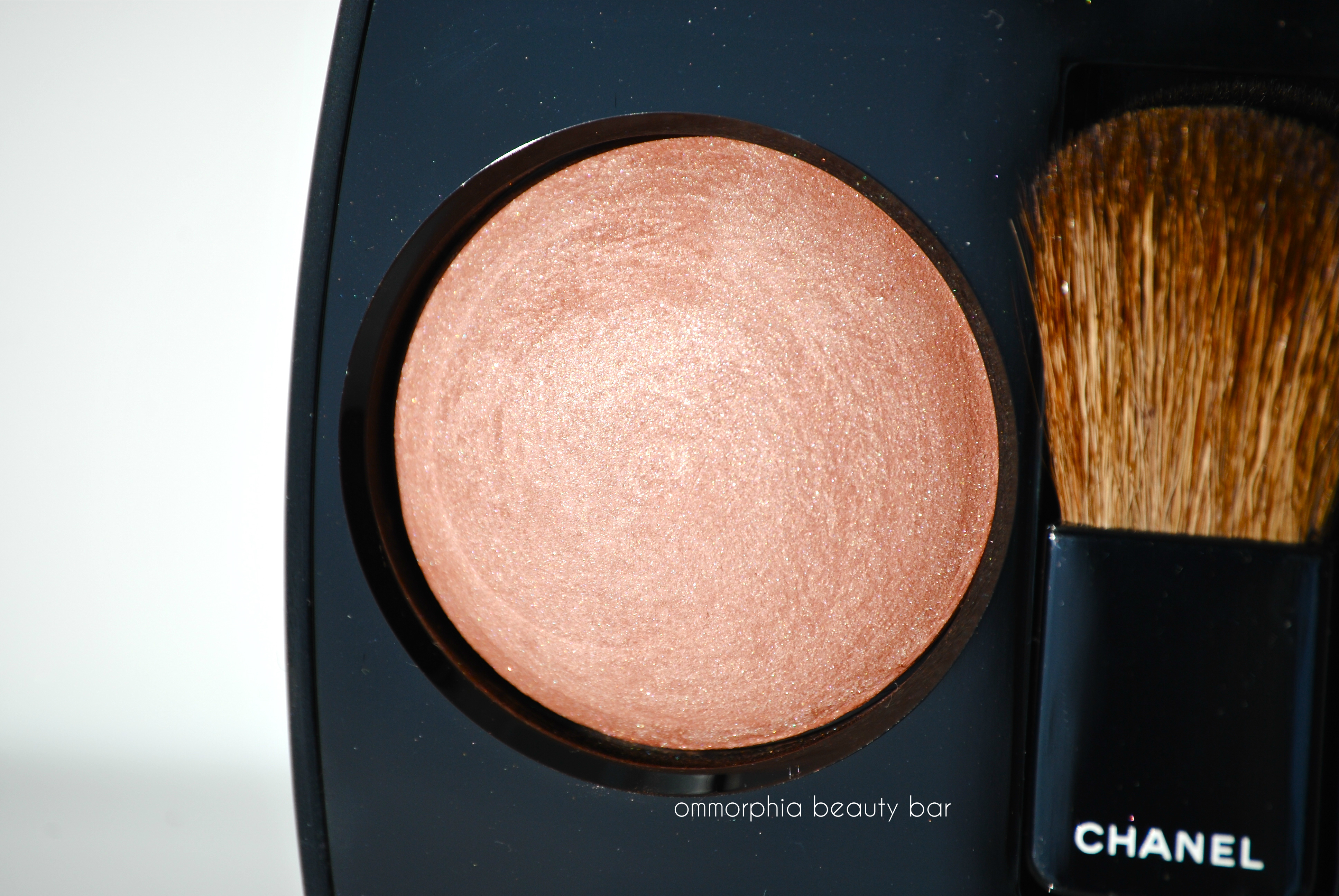 CHANEl Accent blush detail