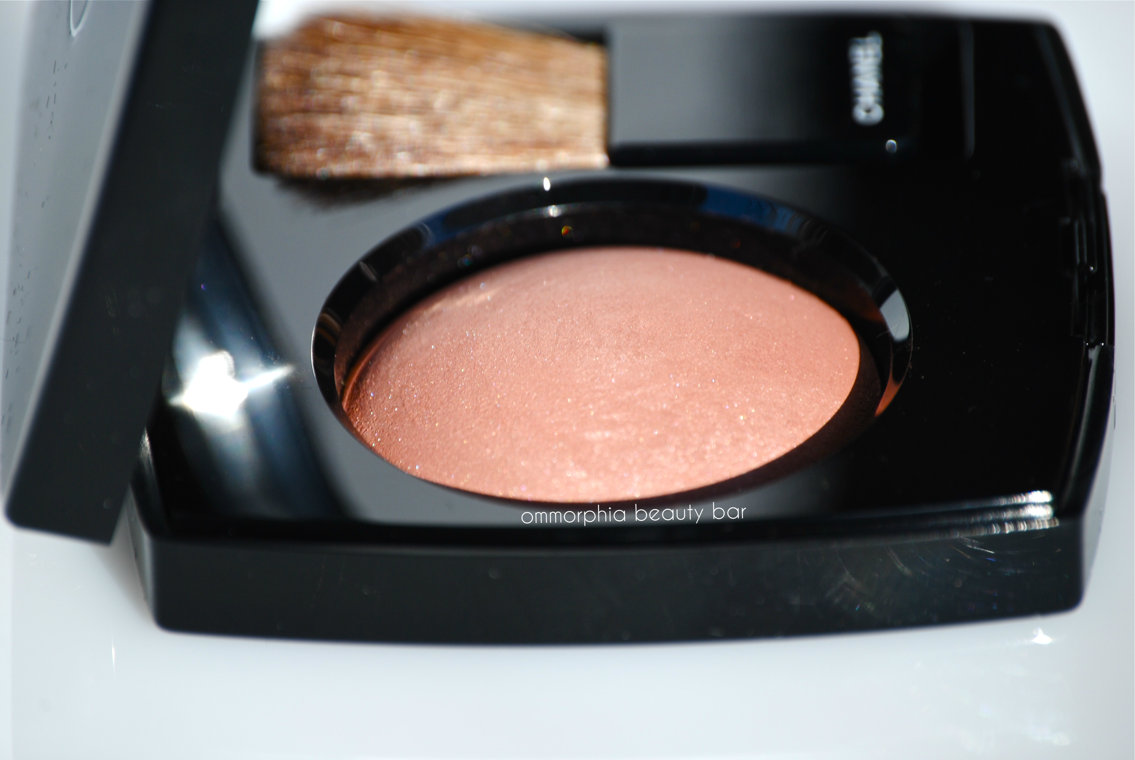 CHANEL Accent blush side