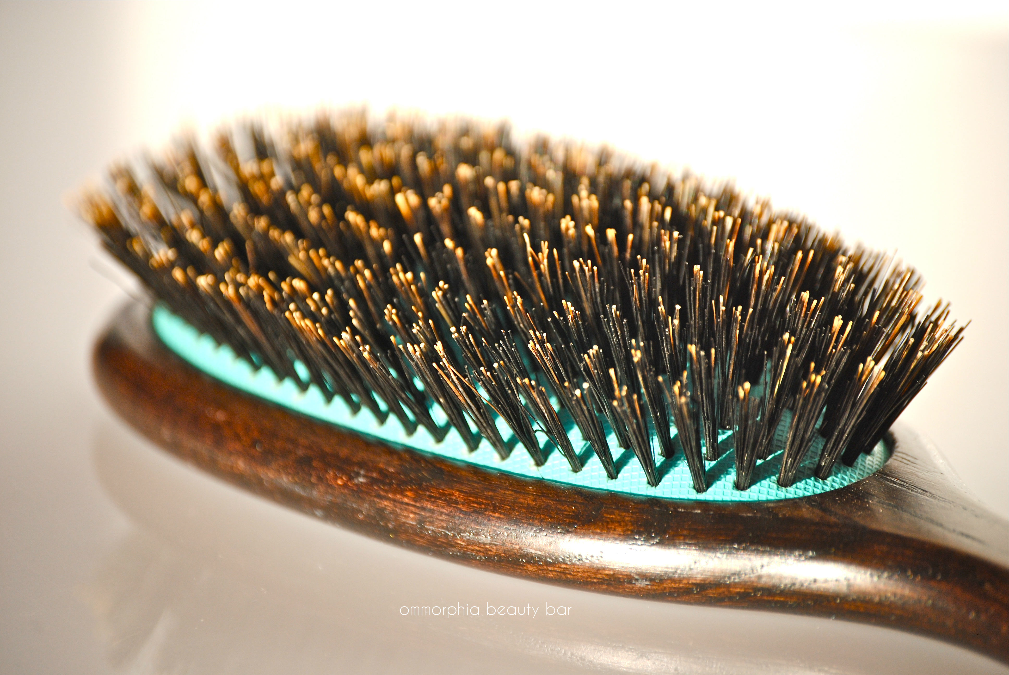 Moroccanoil Classic Brush bristles