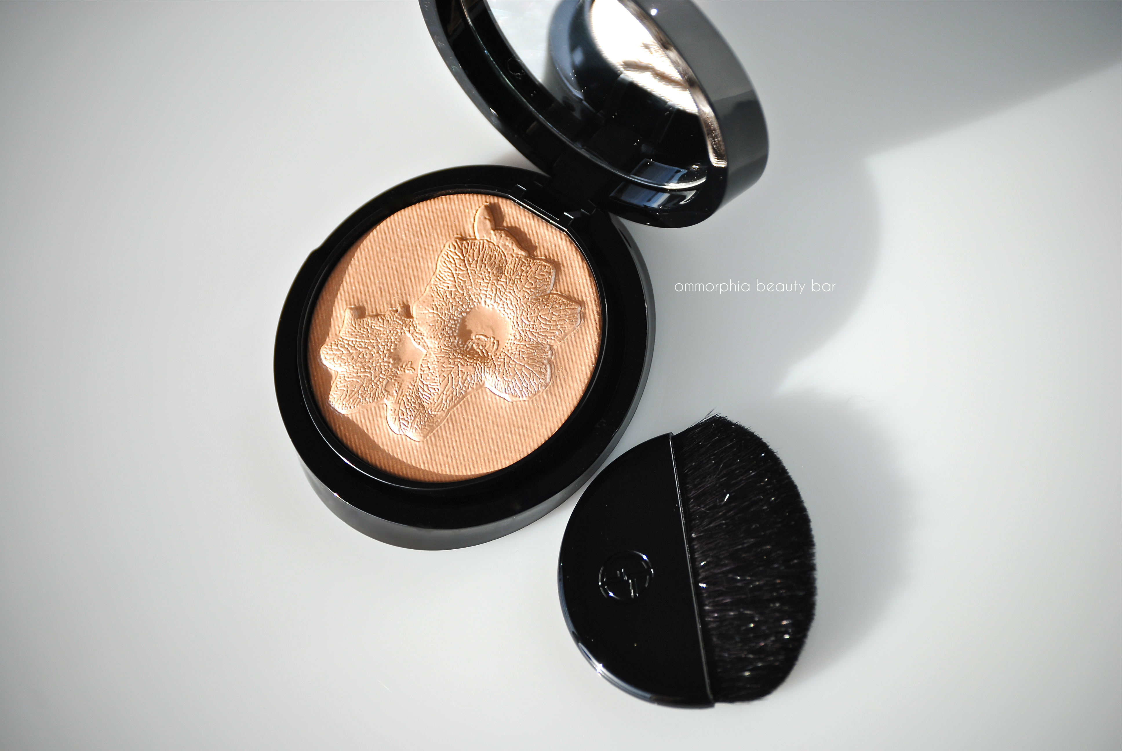 GA Belladonna compact with brush