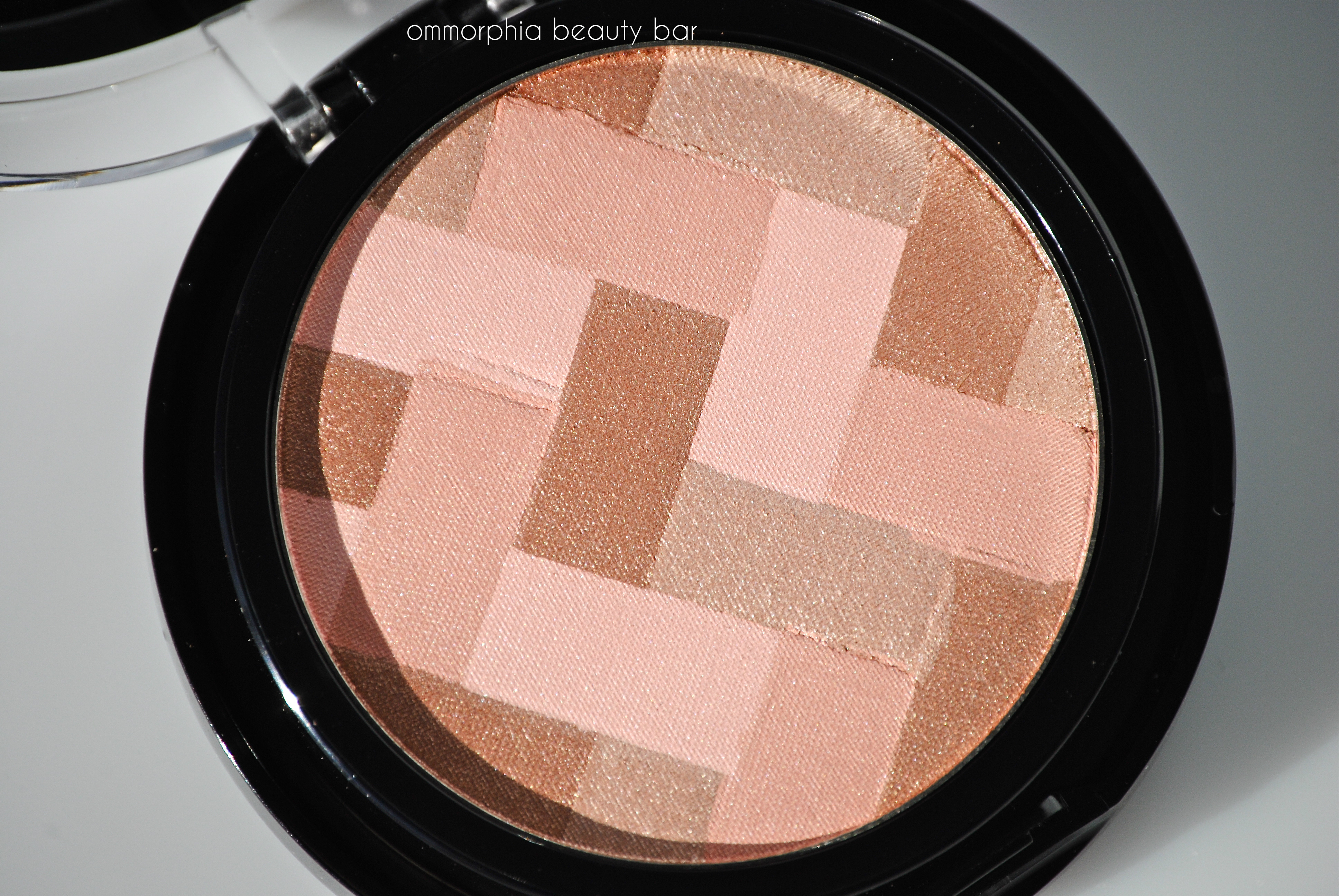 Maybelline Nude Hi-Lighting Blush macro