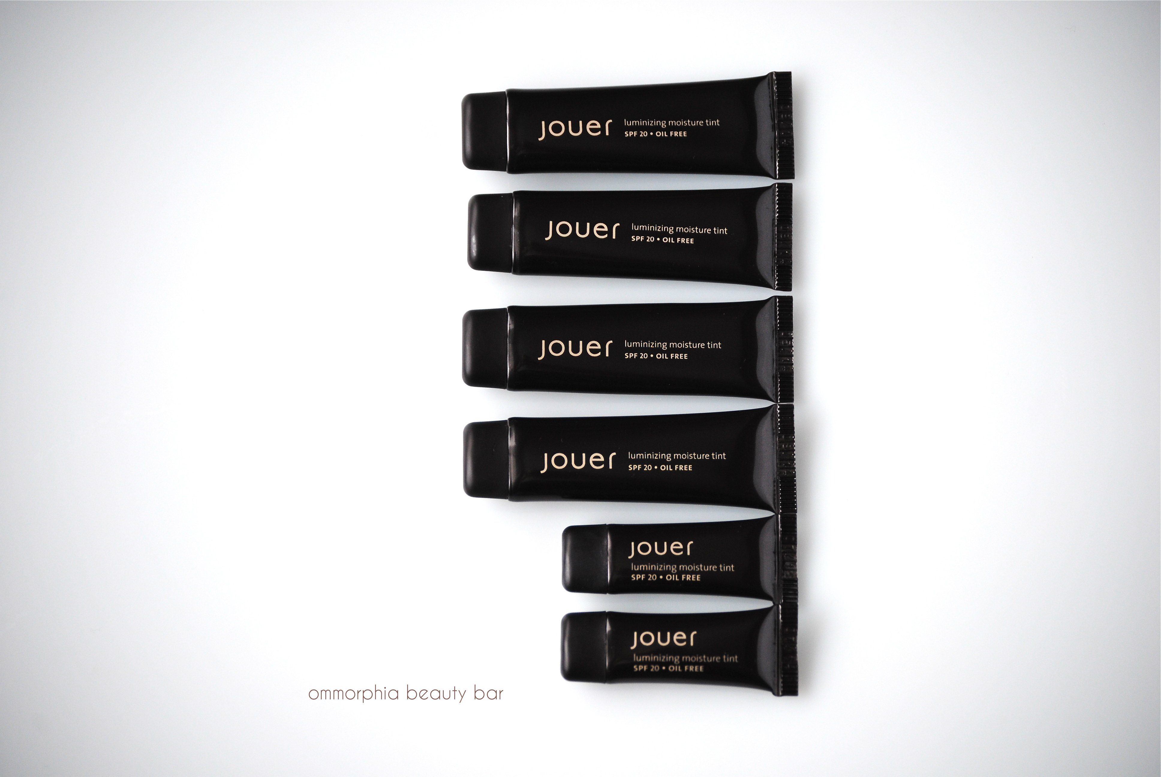 Jouer Luminizing Moisture Tint closer
