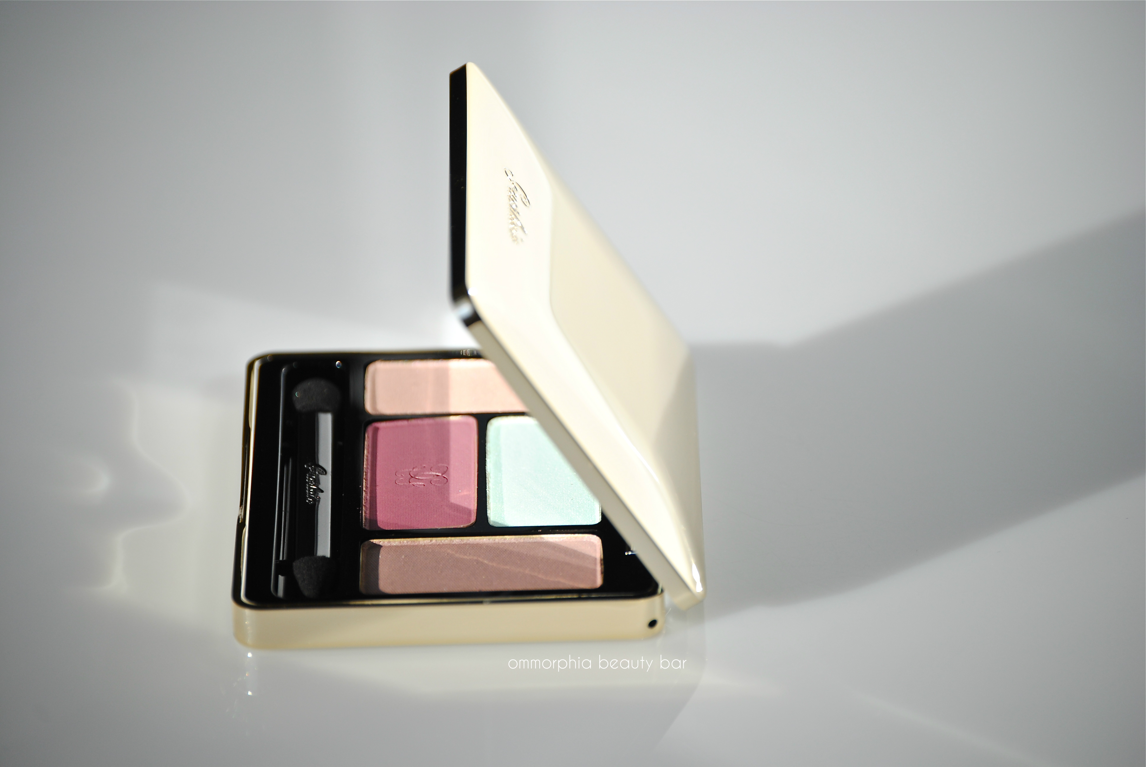 Guerlain Les Tendres closer