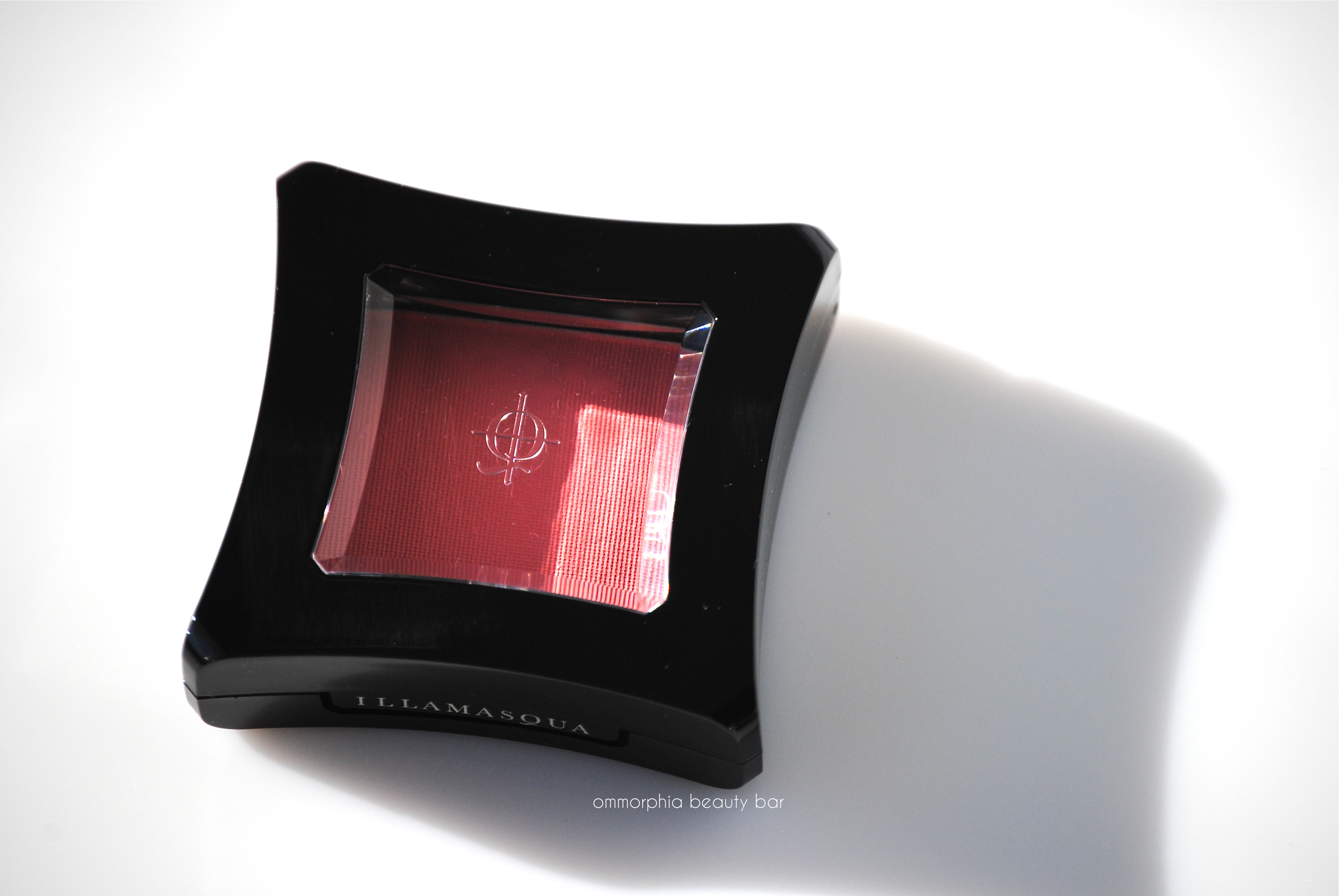 Illamasqua Hussy closed