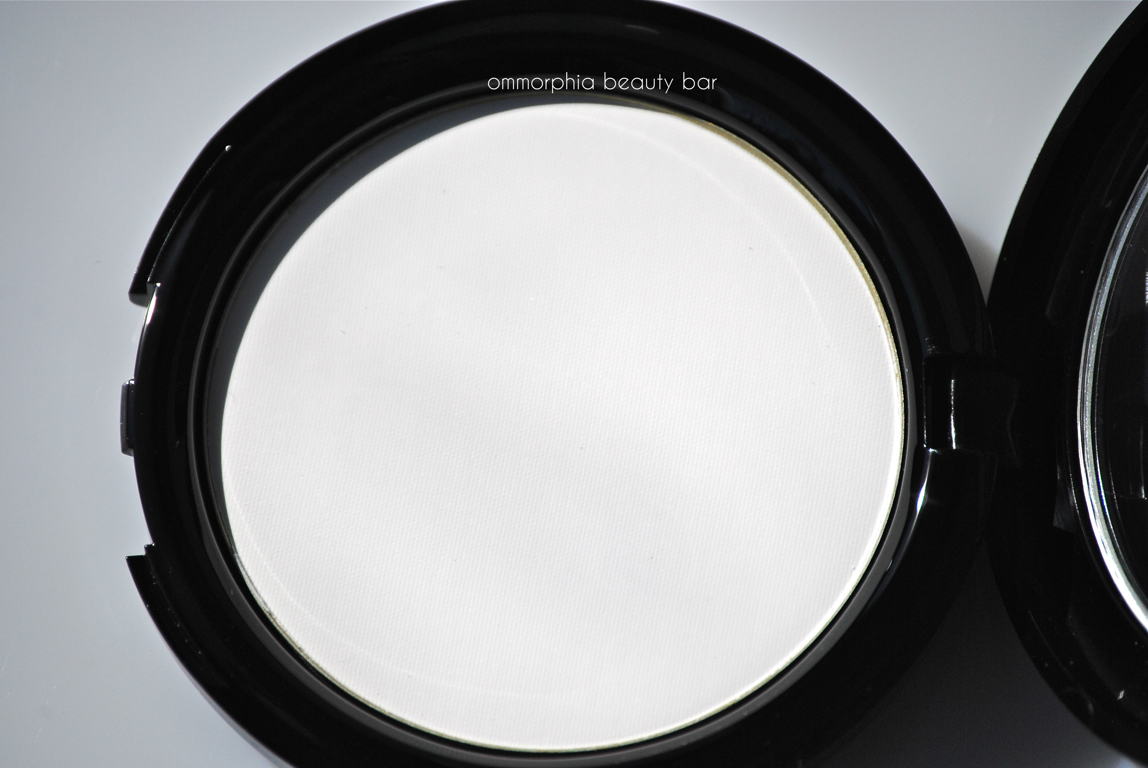 MUFE HD Pressed Powder macro