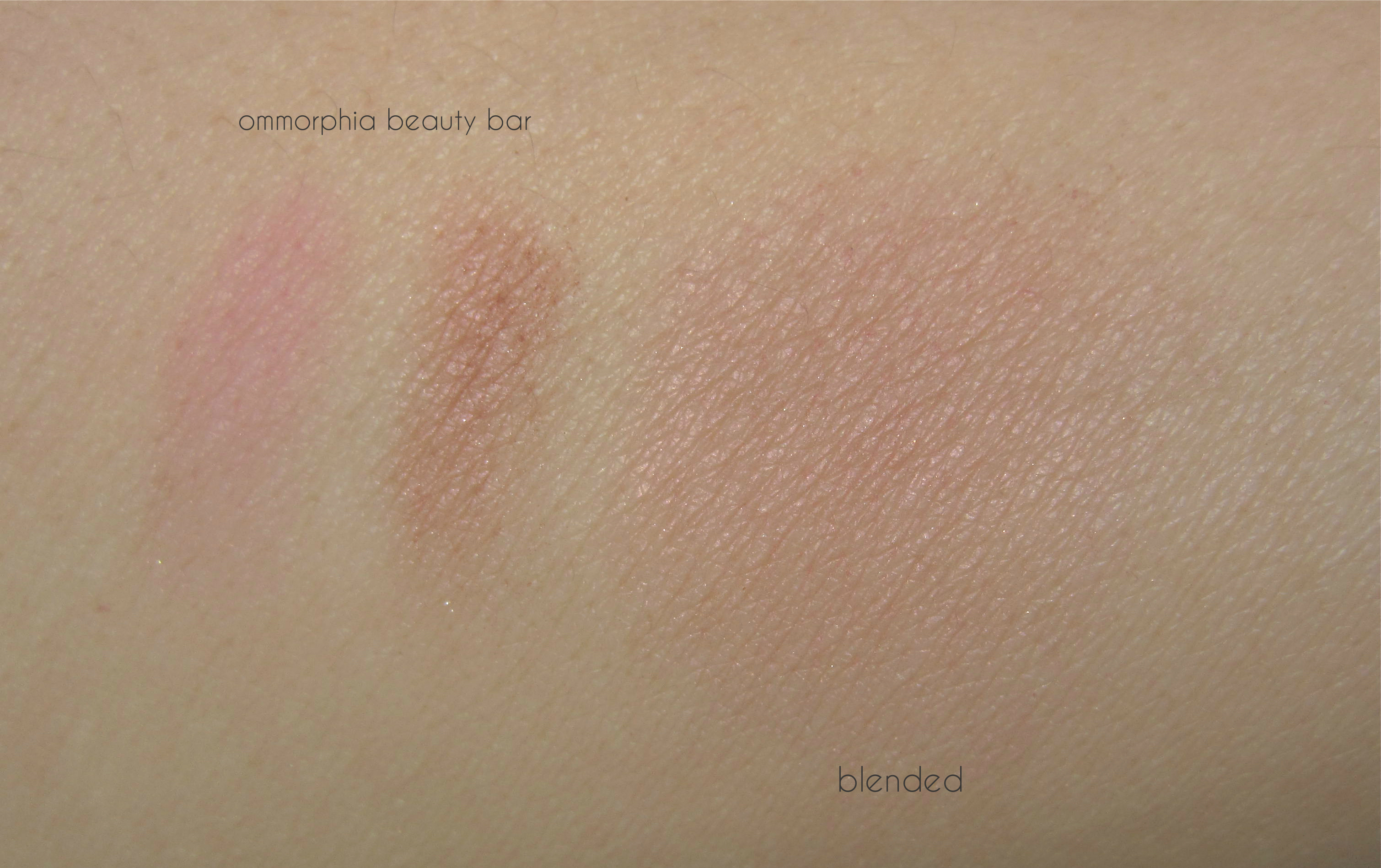 Diorskin Nude Shimmer 01 swatch 2