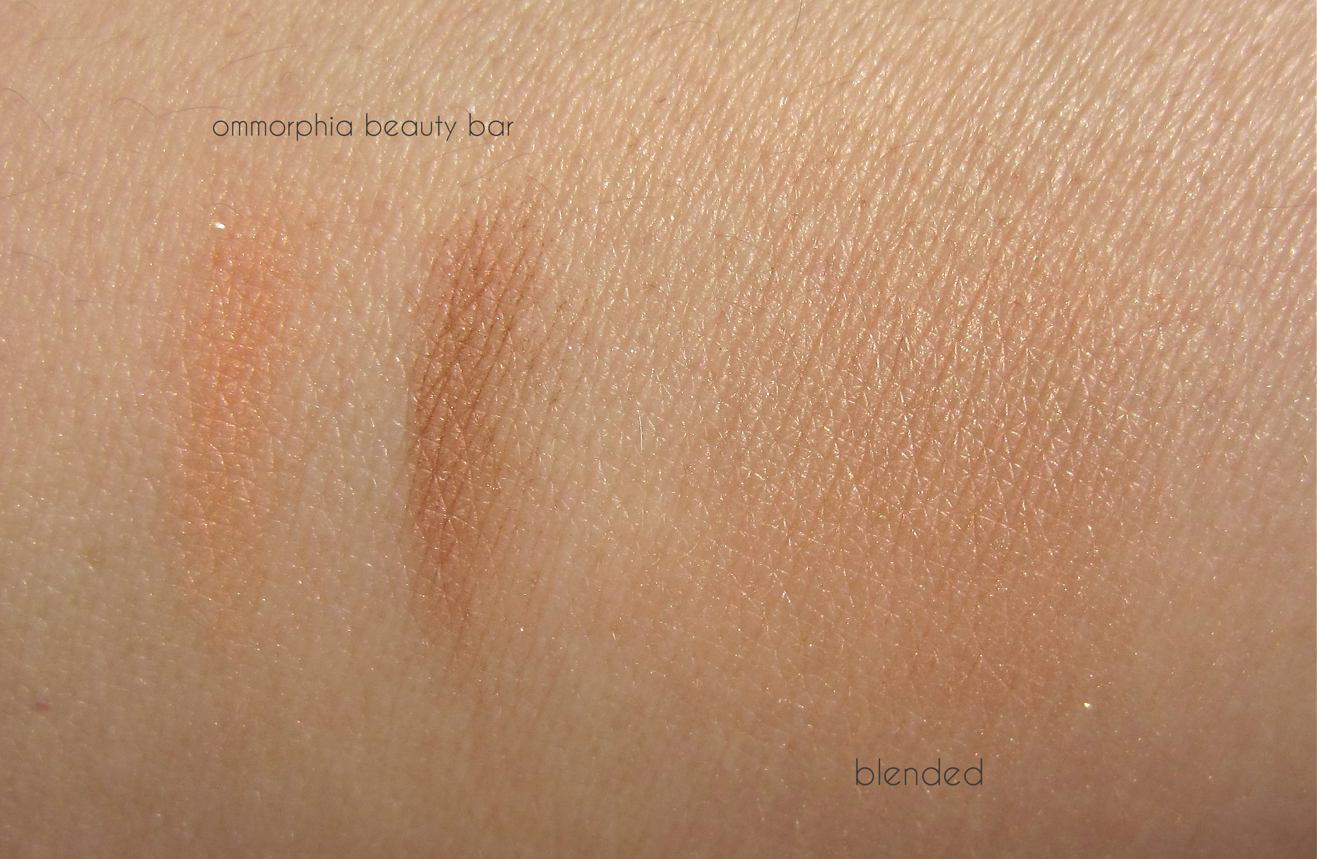 Diorskin Nude Shimmer 01 swatch