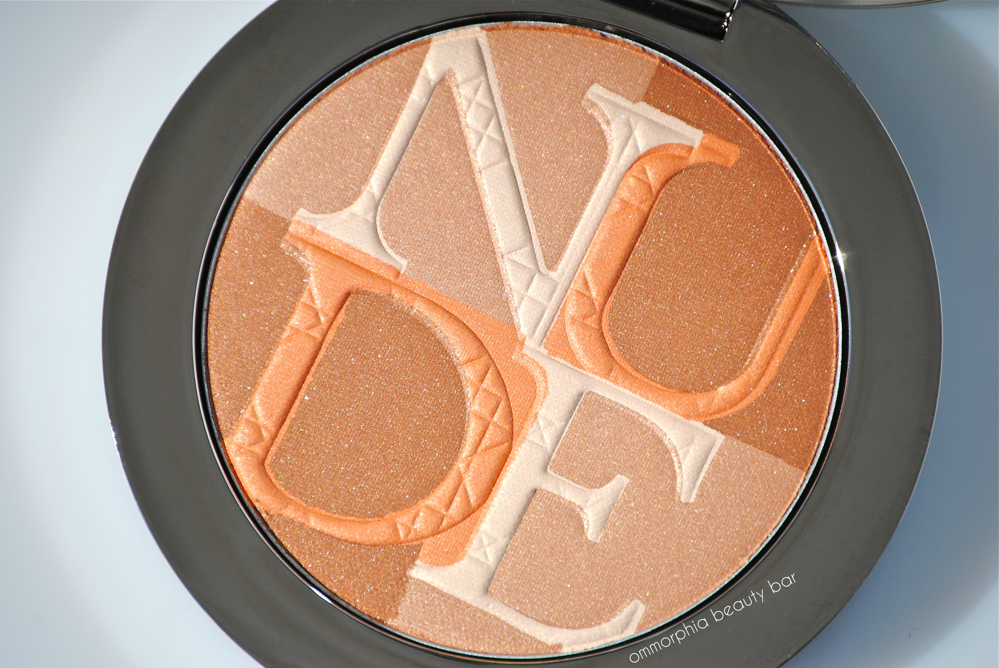 Diorskin Nude Shimmer 02 Amber macro