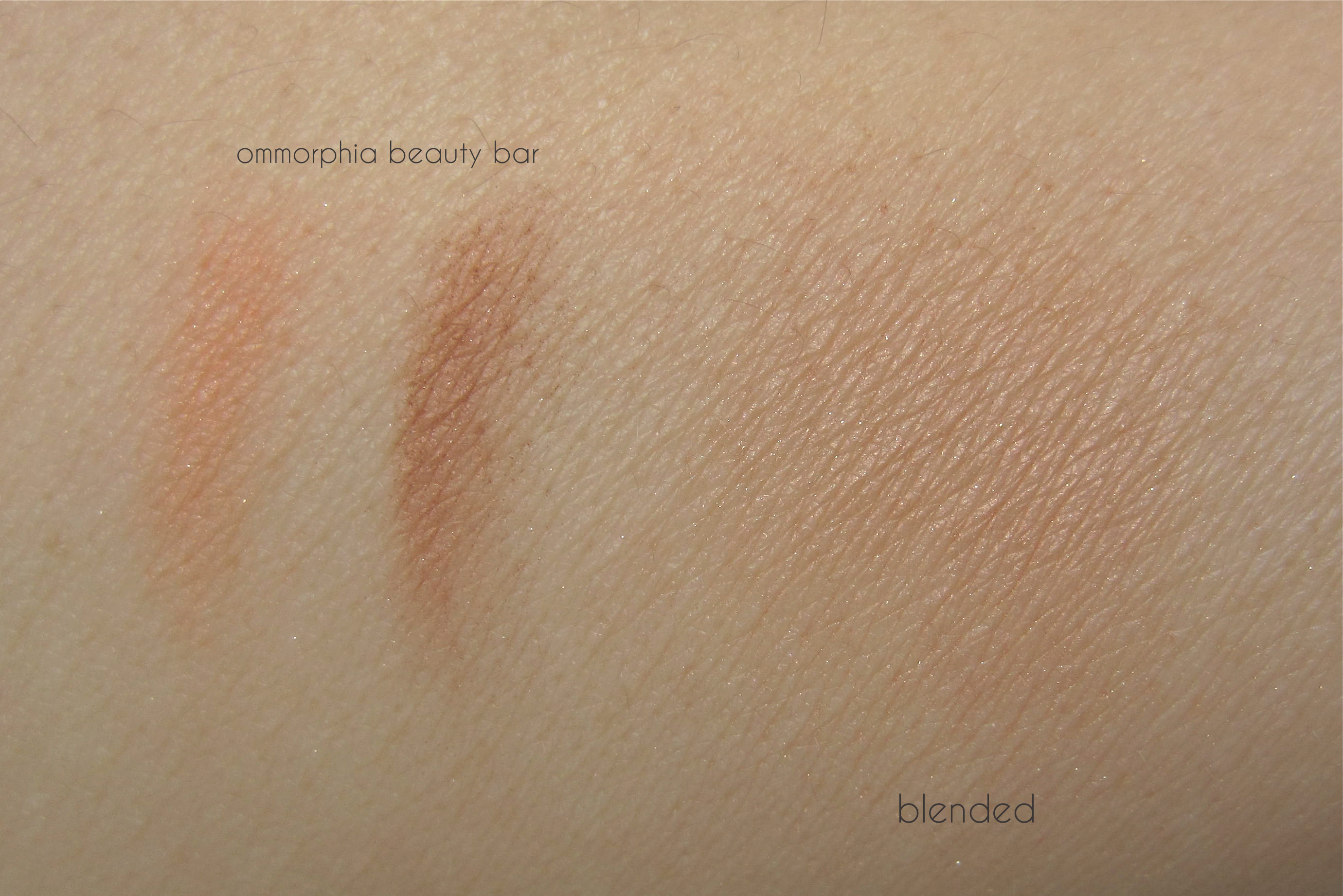 Diorskin Nude Shimmer 02 swatch indoors