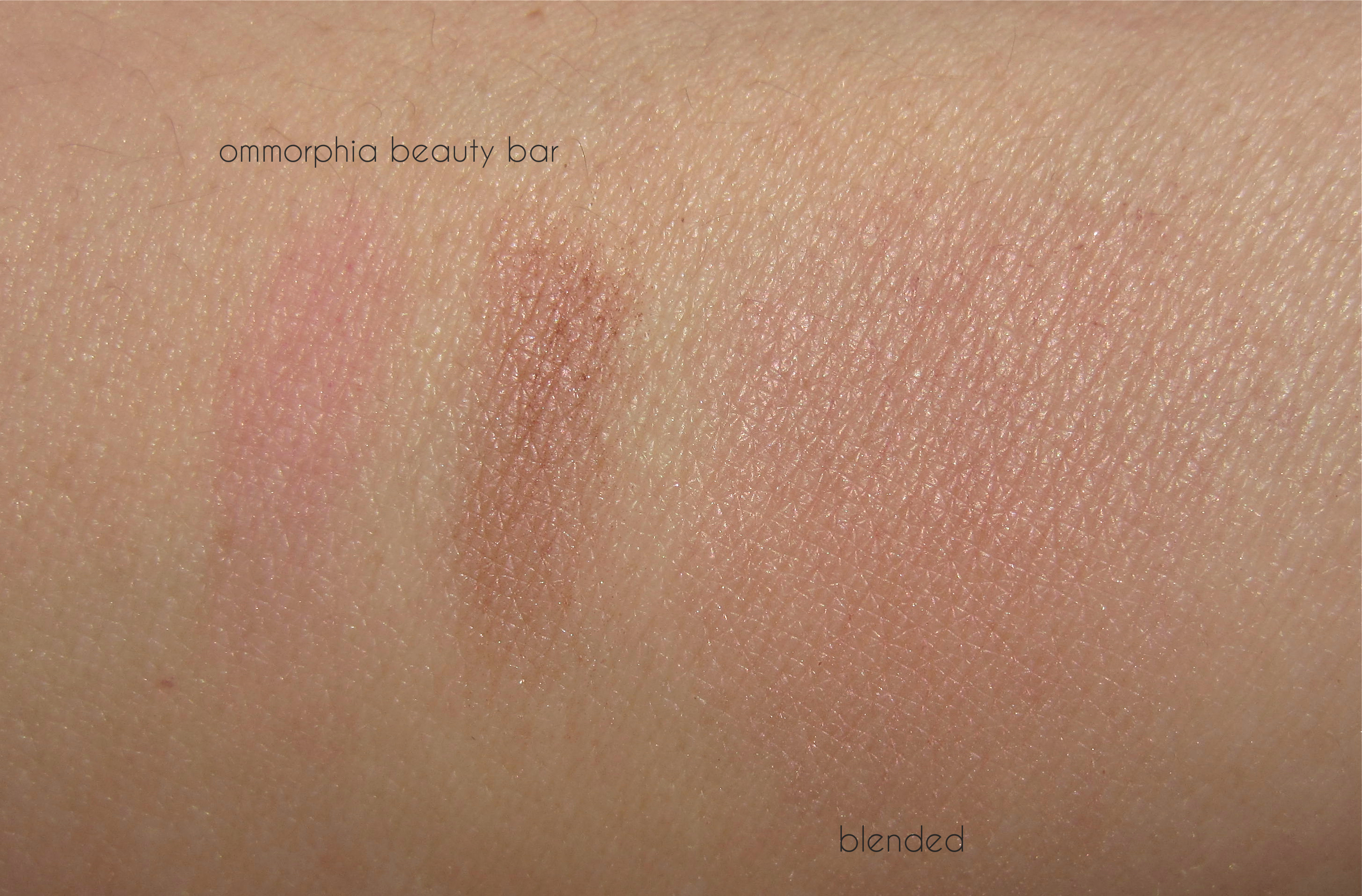 Diorskin Nude Shimmer 02 swatch