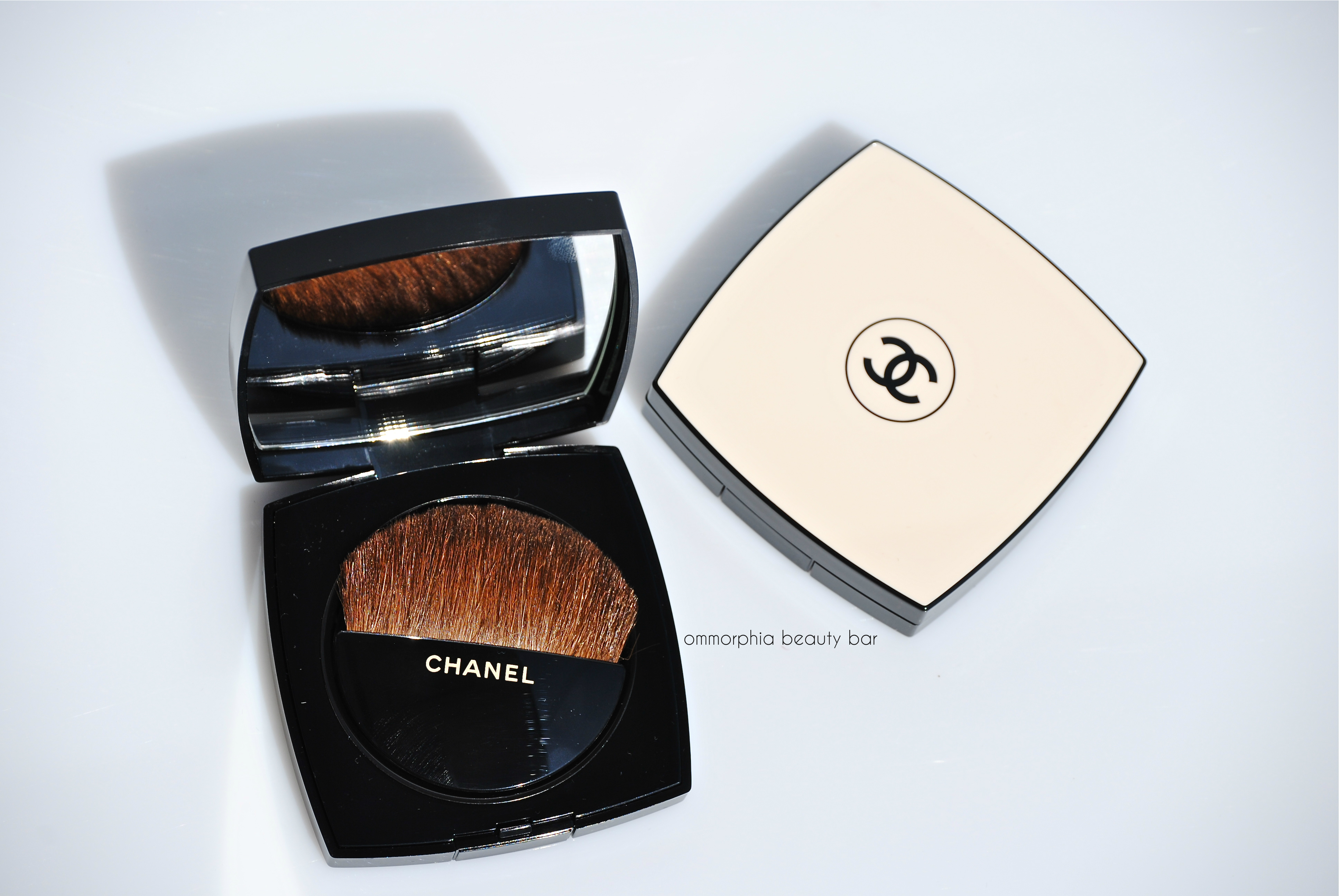 CHANEL Les Beiges Healthy Glow with brush