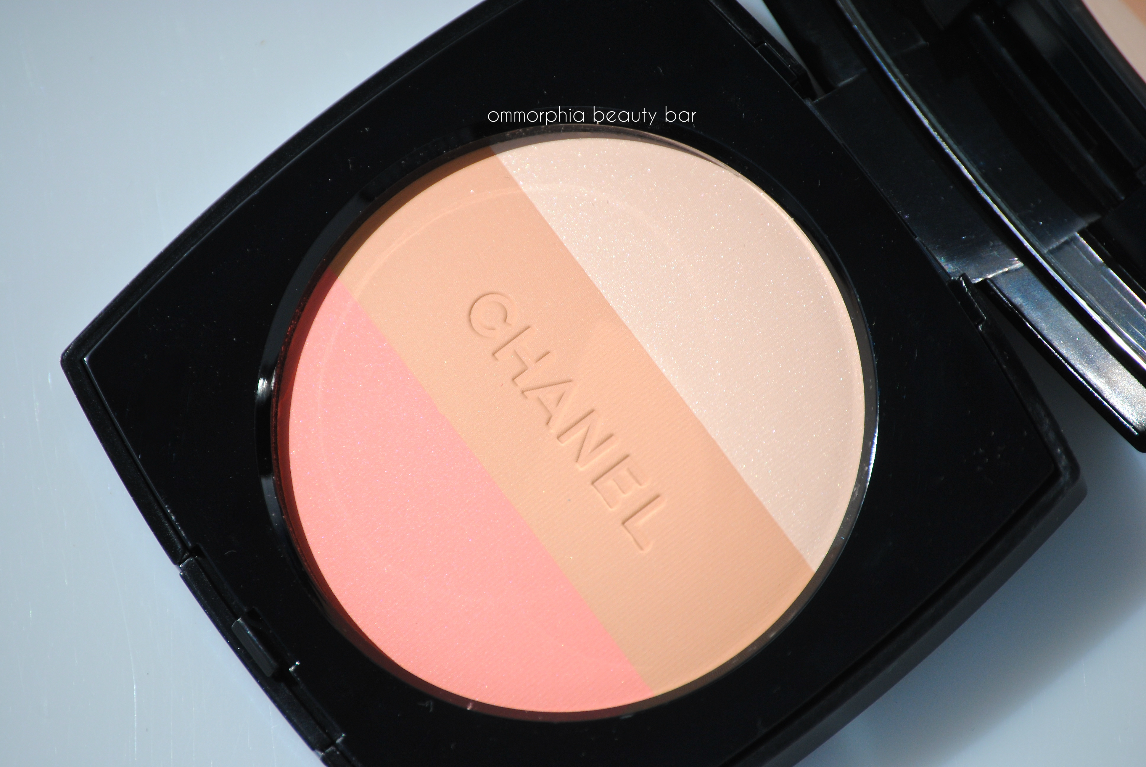 CHANEL No 01 Healthy Glow macro