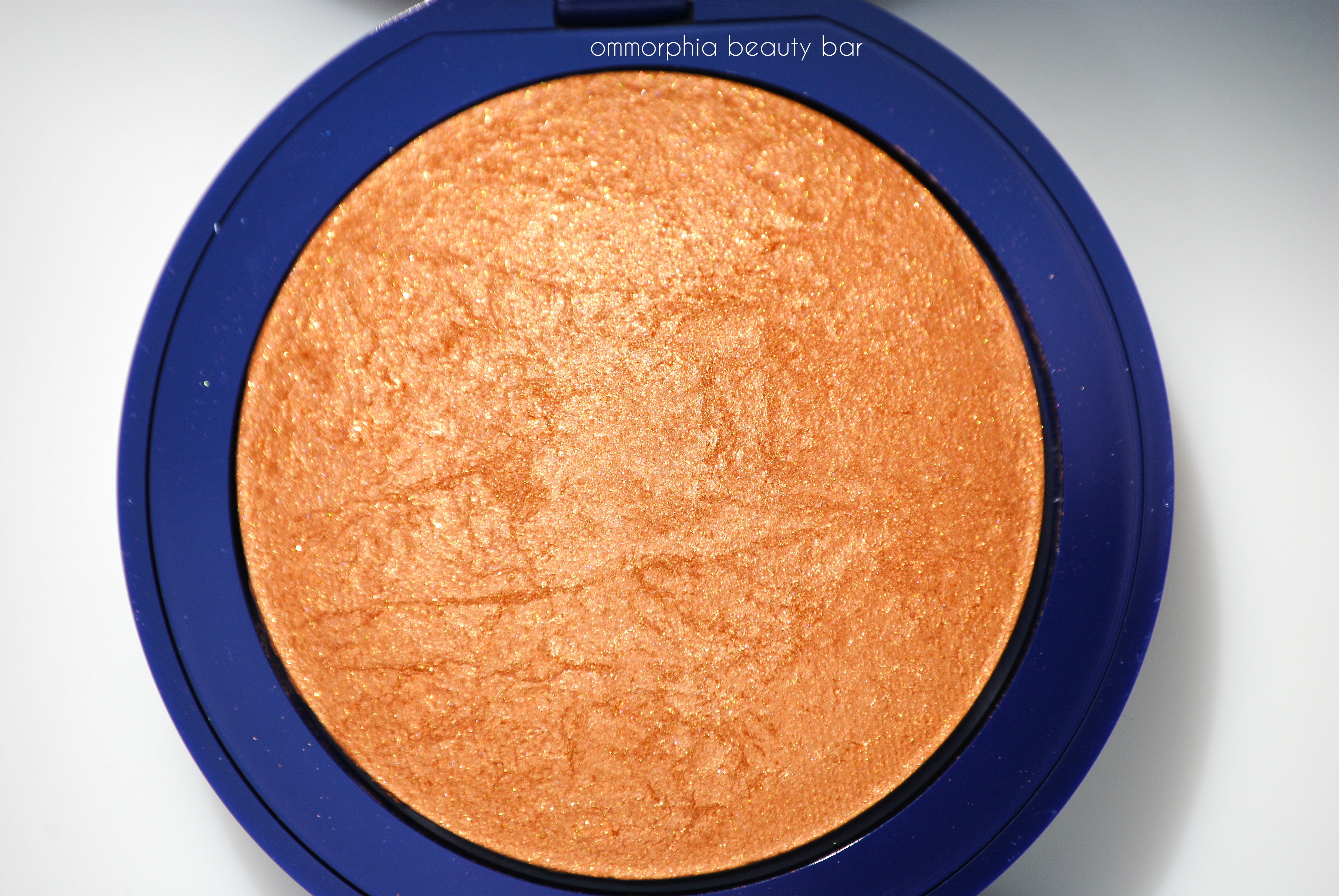 EA Deep Glow Bronzing Powder macro