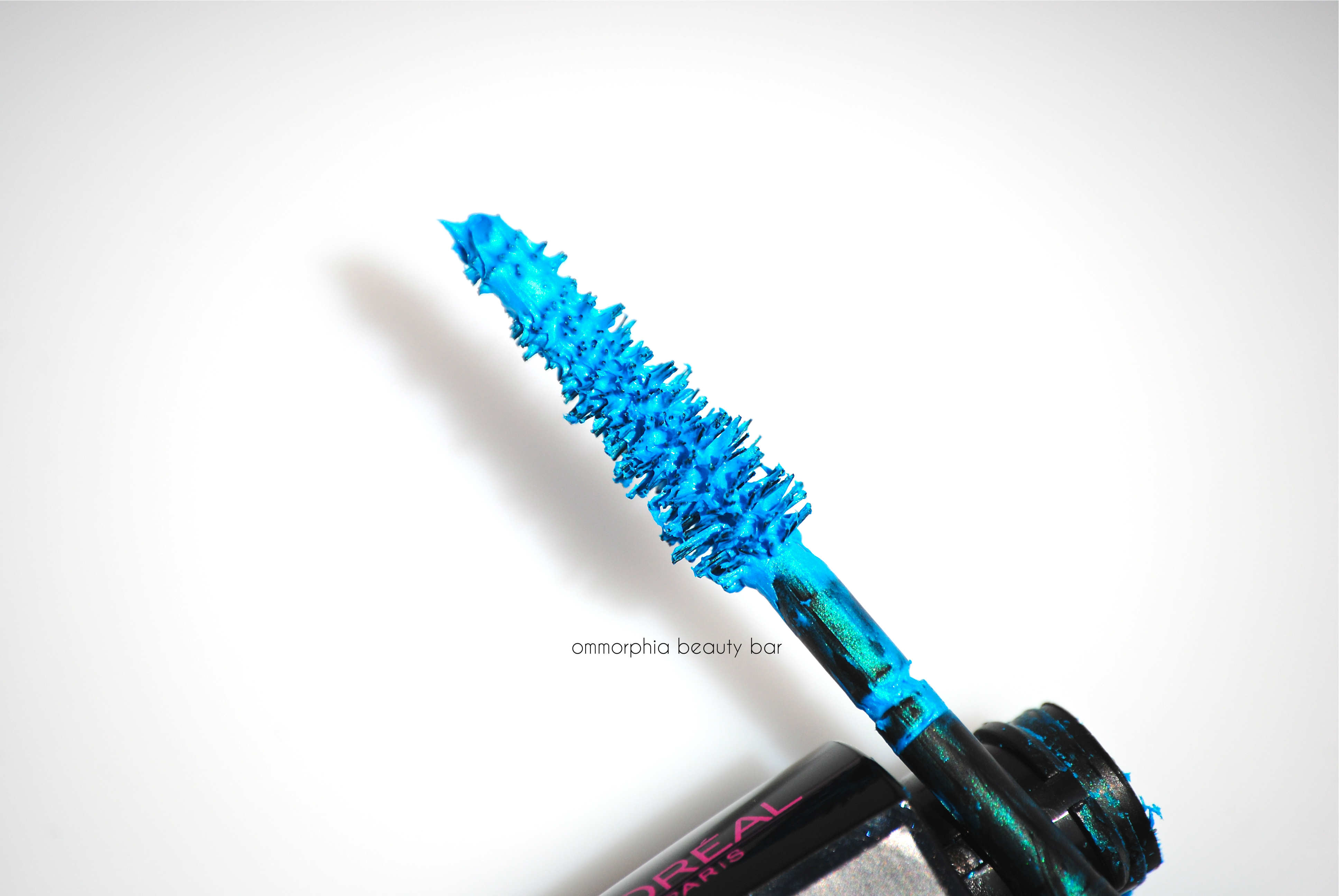 L'Oreal Miss Manga Turquoise Mascara macro