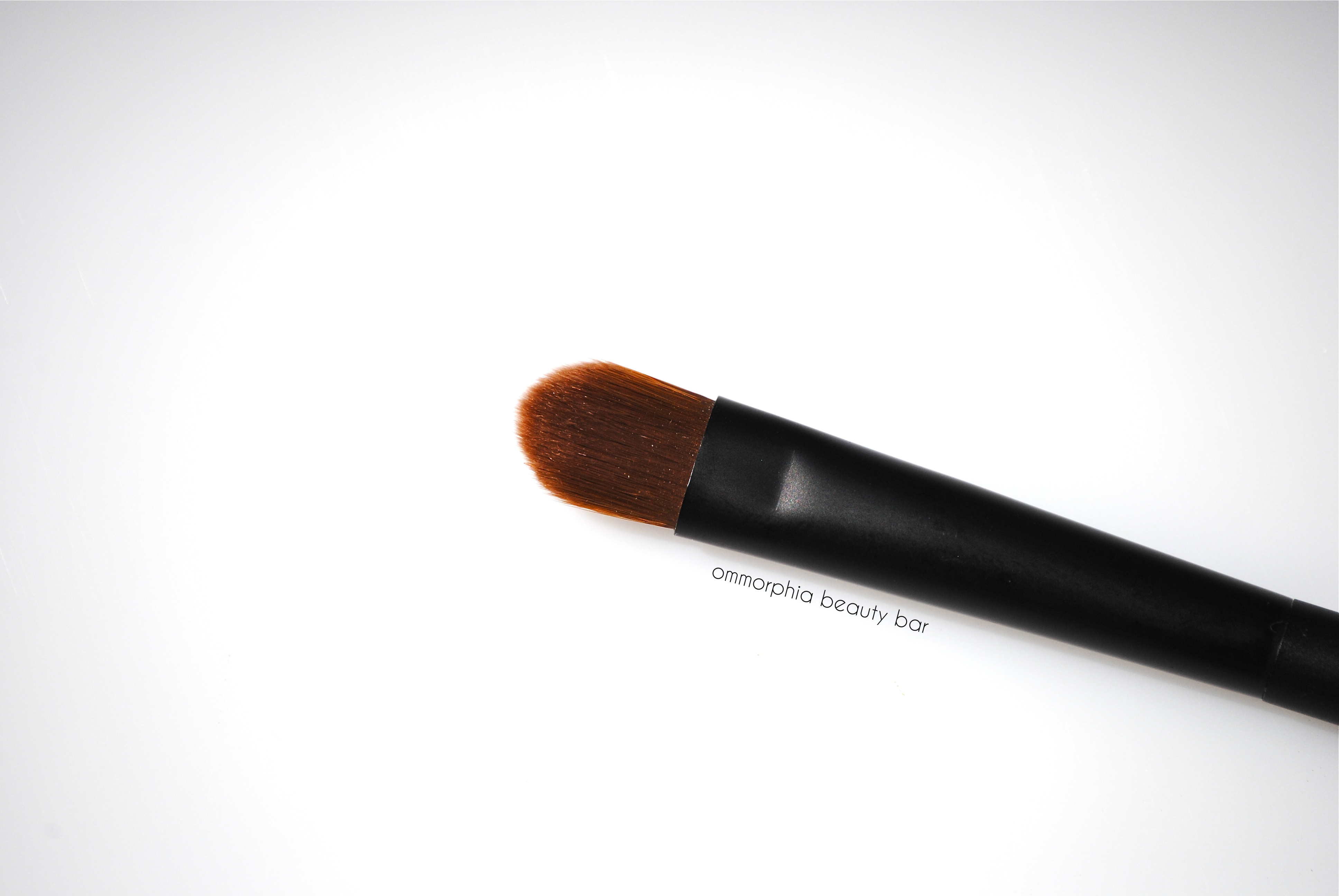 NARS #49 Eyeshadow Brush macro