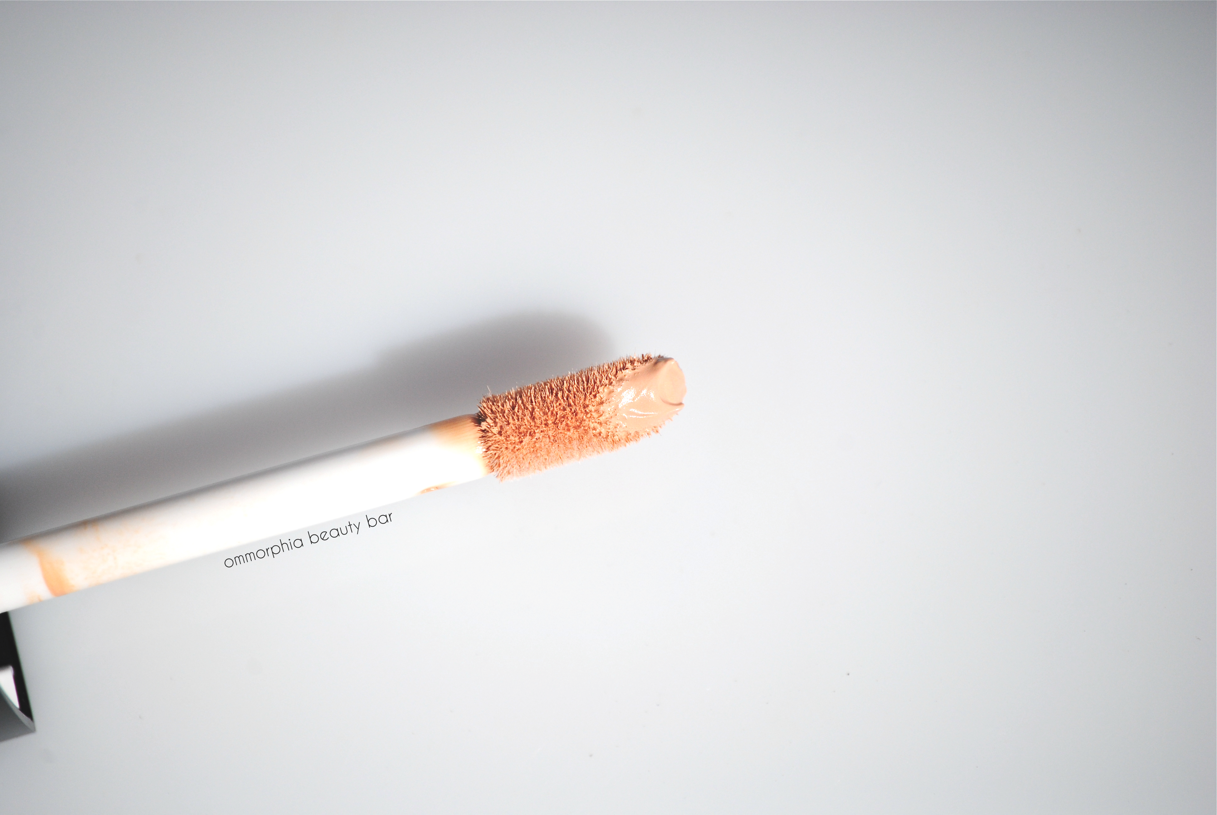 Dior Diorskin Star Concealer 001 brush