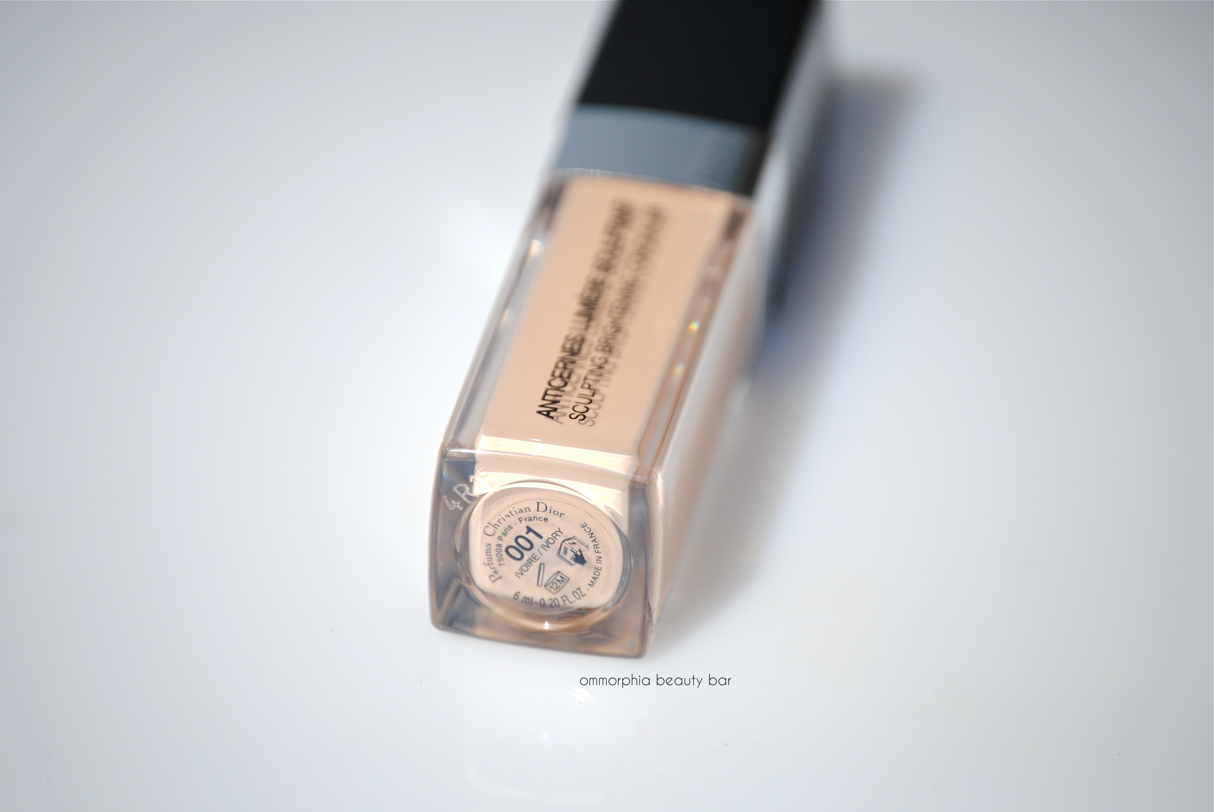 Dior Diorskin Star Concealer 001 label
