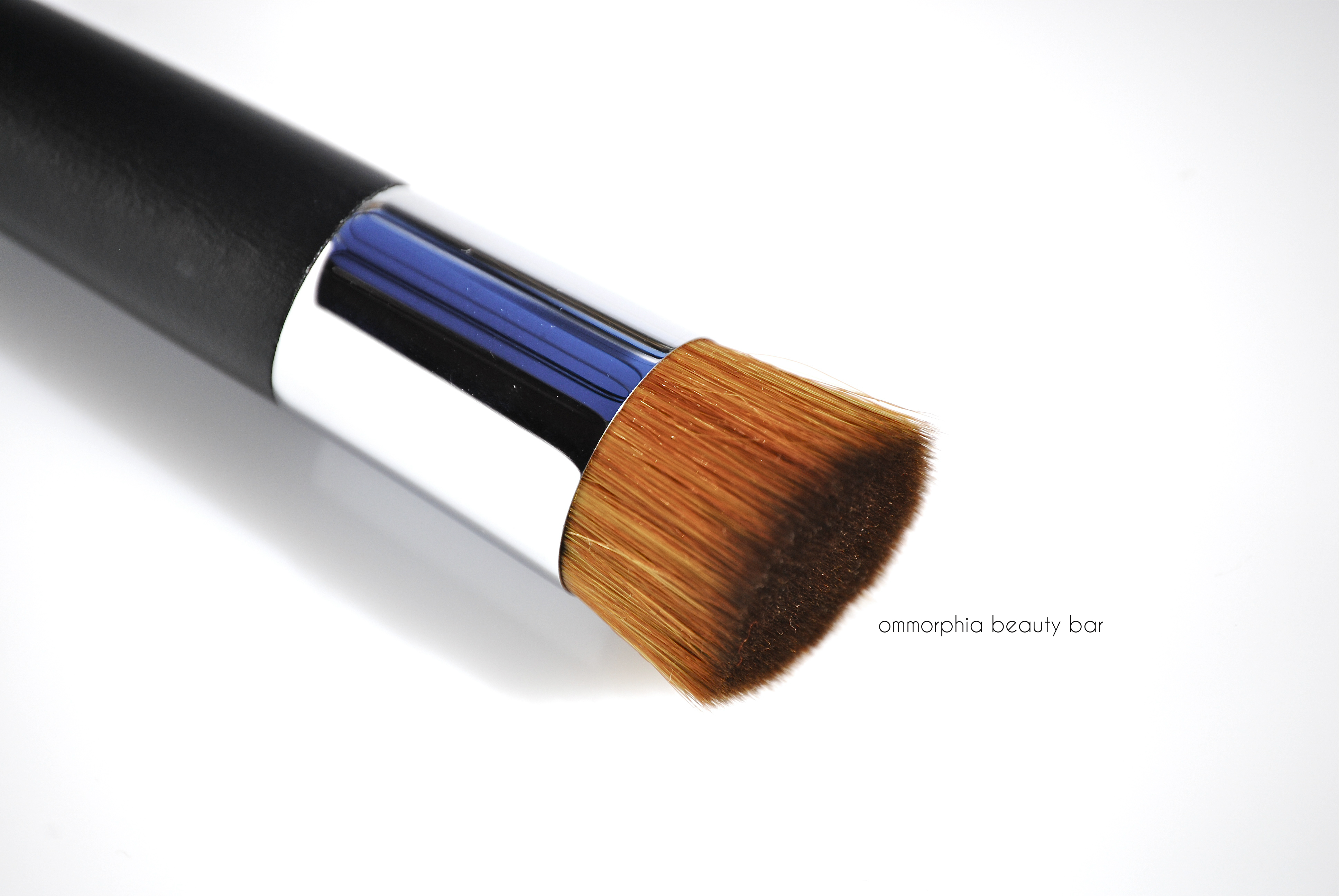 Dior Full Coverage Foundation Brush macro