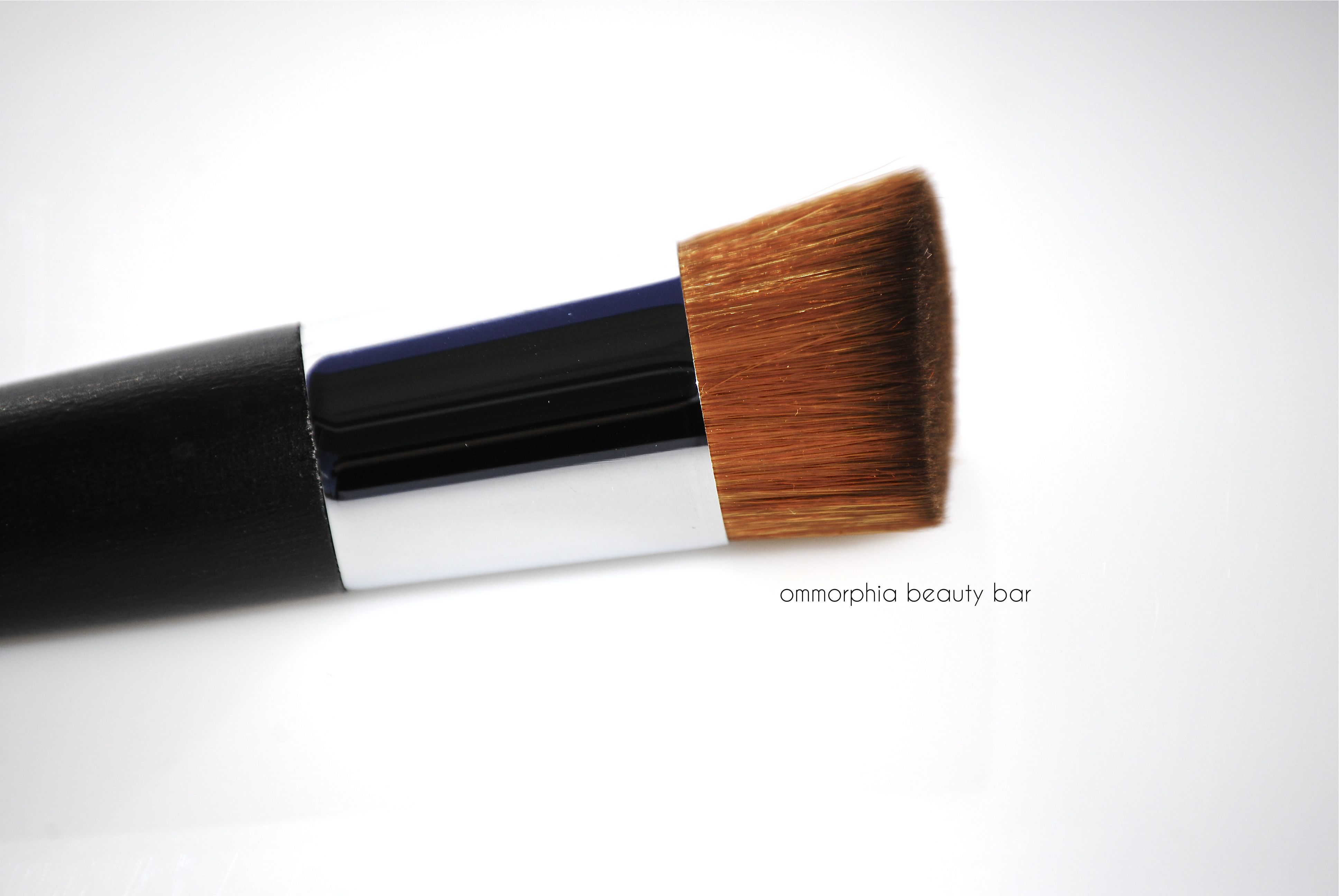 Dior Full Coverage Foundation Brush side