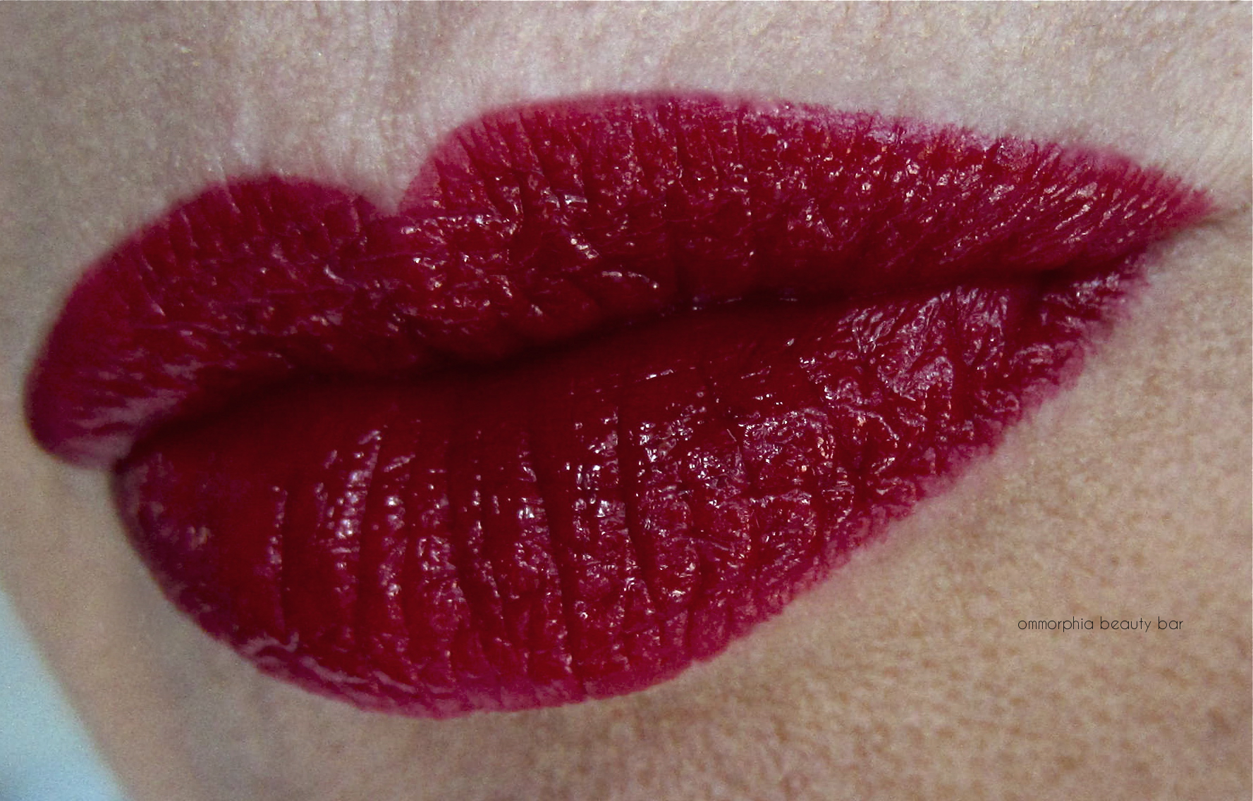 UD Mrs. Mia Wallace pencil & lipstick swatch
