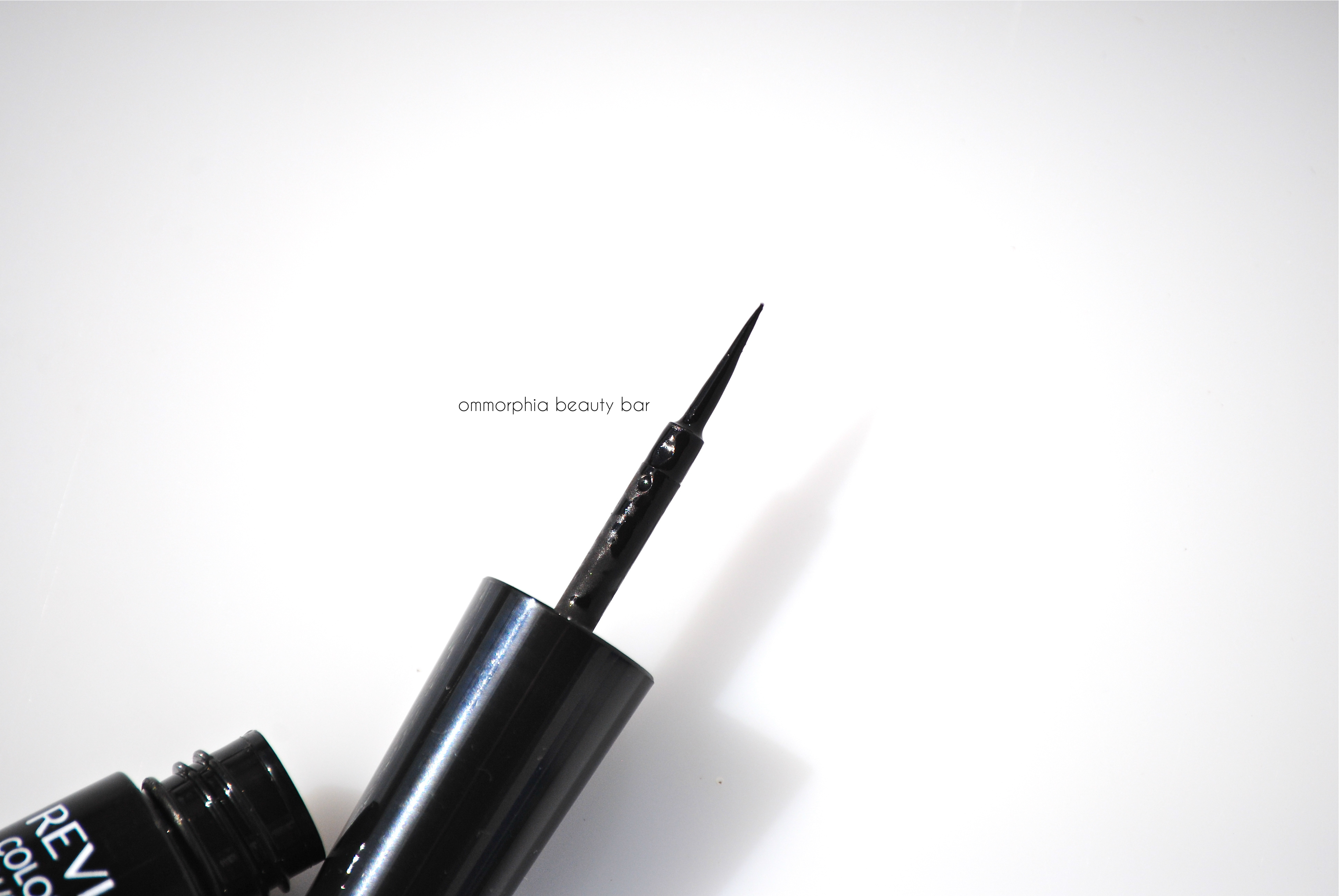 Revlon London look Skinny Liquid Liner brush macro
