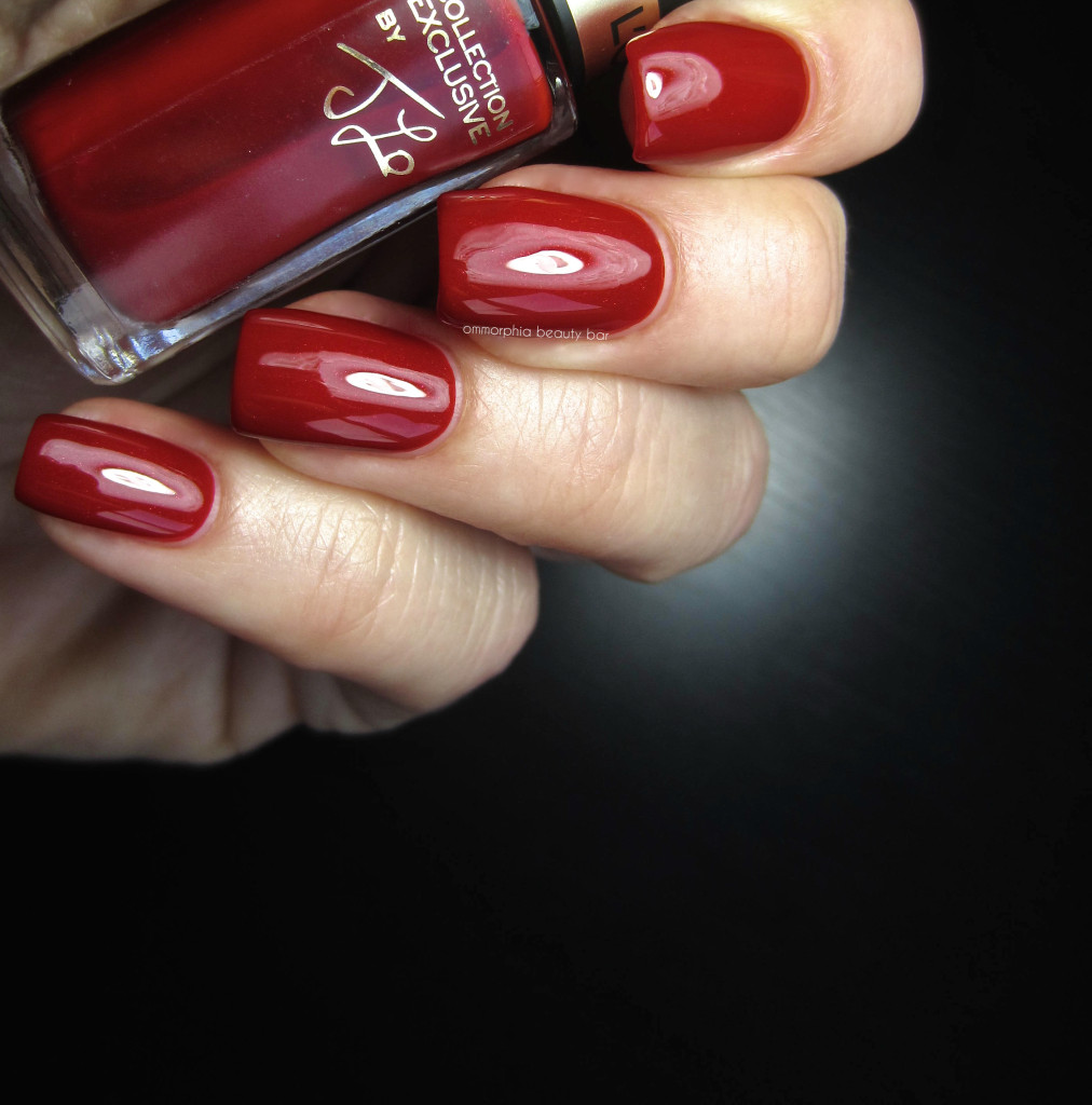 L'Oreal JLo's Red polish swatch