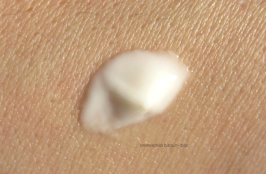 Garnier Ultra-Lift Miracle Sleeping Night Cream swatch