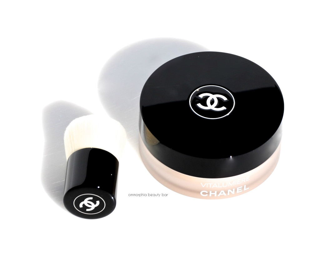 CHANEL Vitalumiere Loose Powder Foundation closer