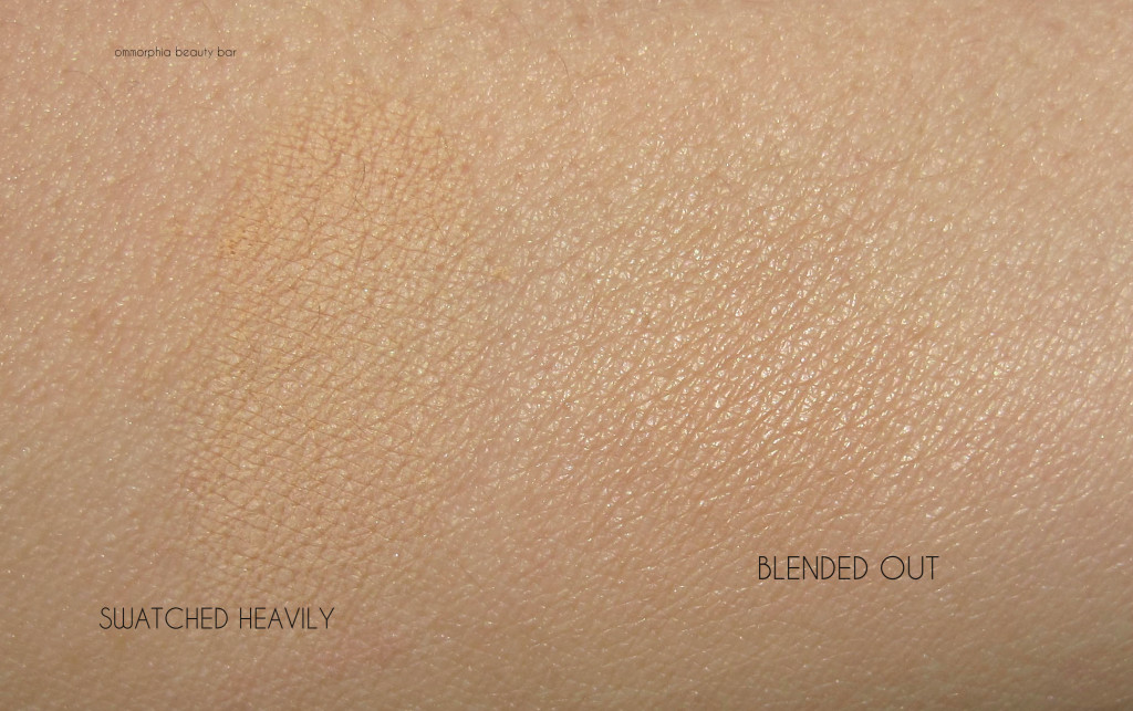 CHANEL Vitalumiere Loose Powder Foundation swatch 1