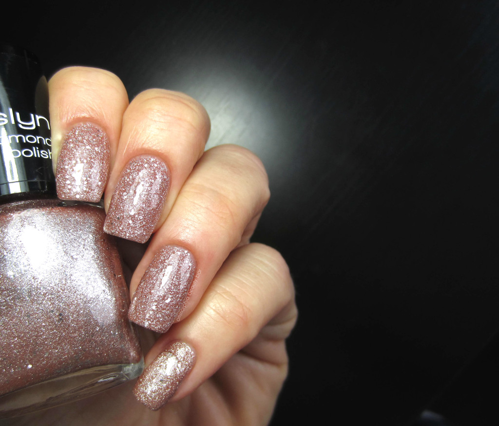 Misslyn Champagne swatch 2