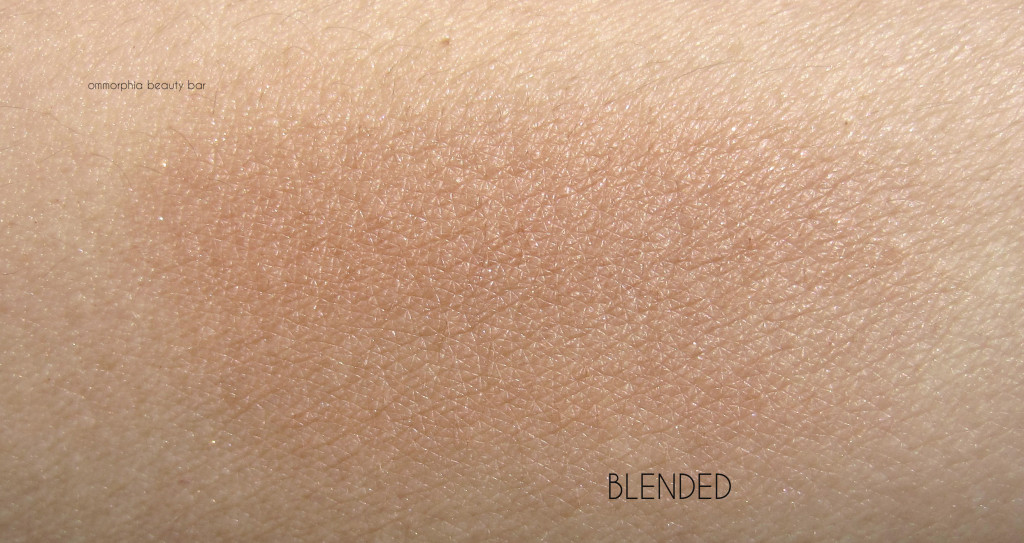 EA Sunkissed Pearls Bronzer-Highlighter swatch 2