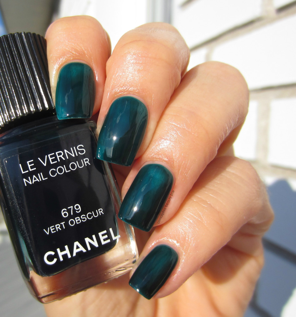 CHANEL Vert Obscur swatch 1