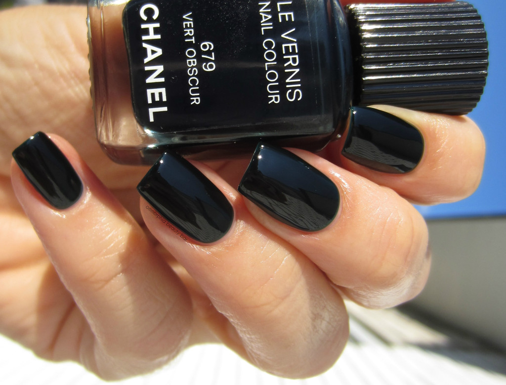 CHANEL Vert Obscur swatch 2