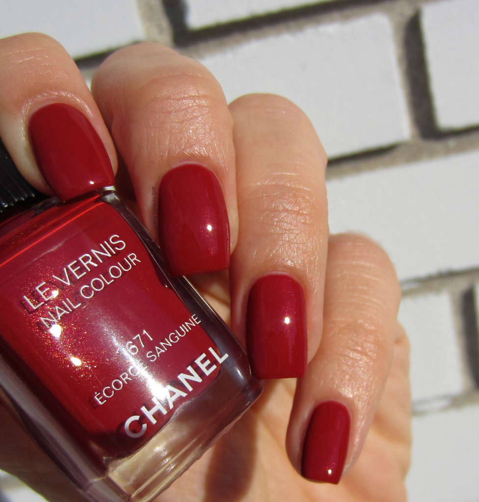 CHANEL Écorce Sanguine swatch 1