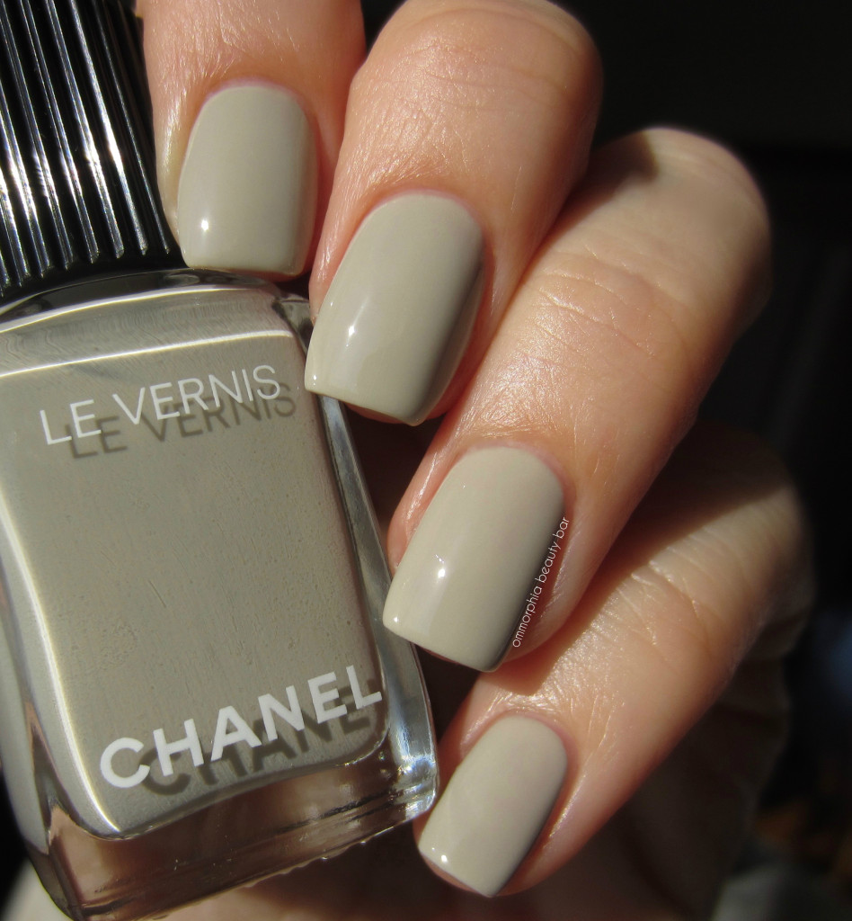 CHANEL Monochrome swatch