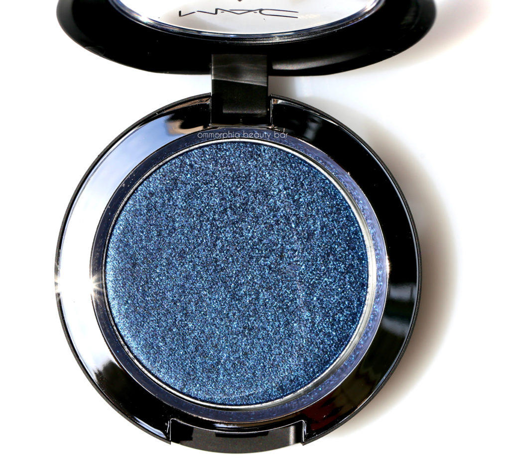 MAC Star Trek Midnight Pressed Pigment macro