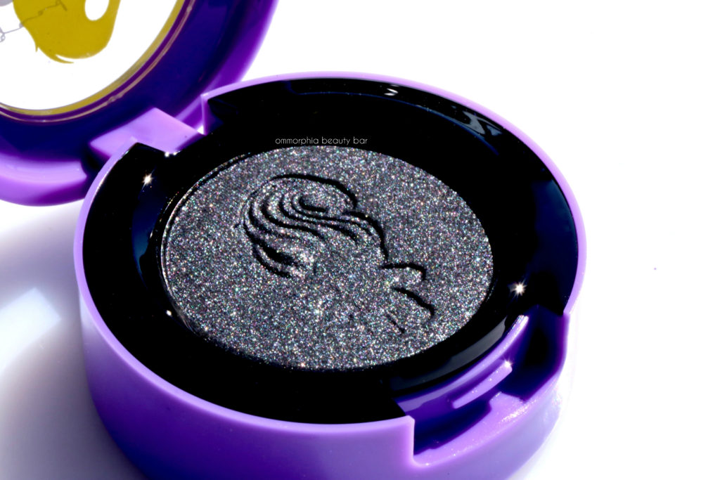 MAC Trolls Black Tied eye shadow macro